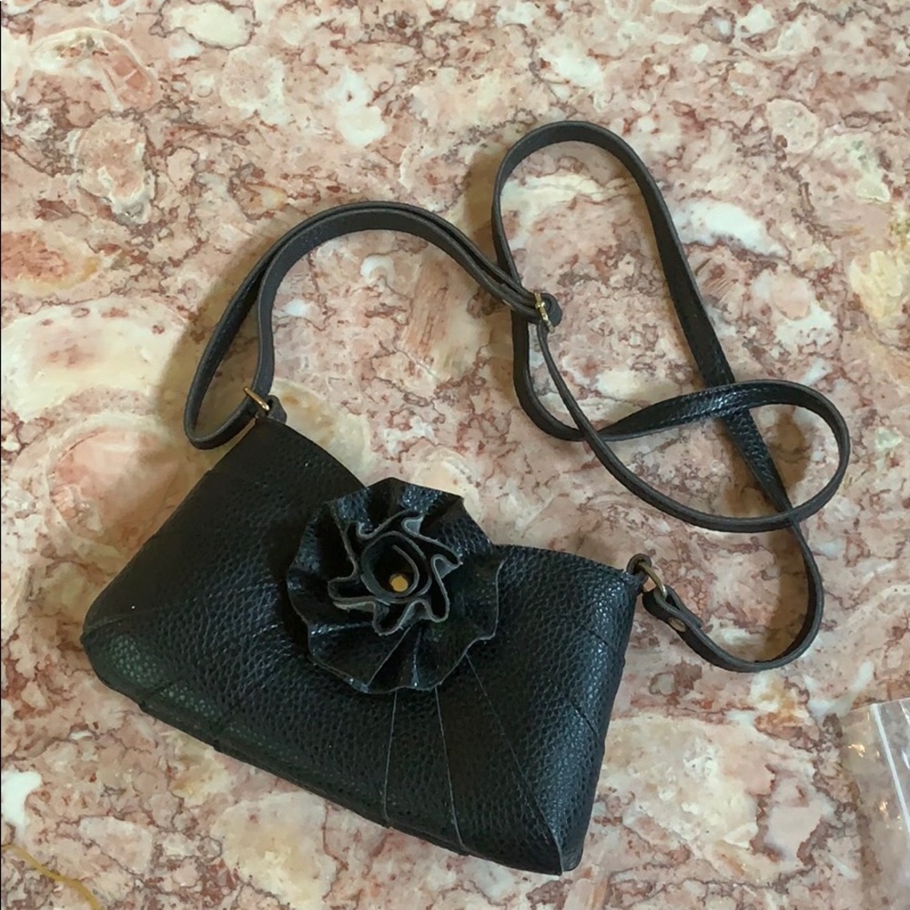 Adorable flower purse with adjustable strap
